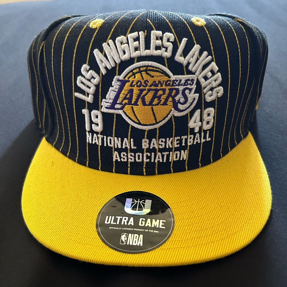 Ultra Game NBA LOS ANGELES LAKERS 1948 Snapback Hat Black w/ Gold Pinstripes NWT